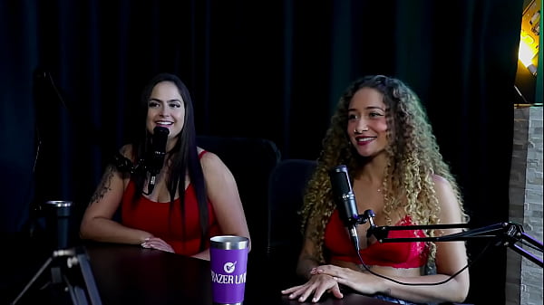 Nunca_se divertiu com_dois homens nunca tinha_pensado_em criar conteúdo com_transsexual mas_tem muita sensibilidade_nos pés_e gosta_do soca_fofo Bruninha a_Surfistinha WATCH ON SHEER RED