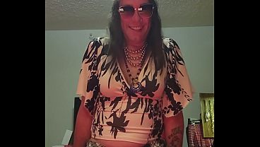 Busty Sissy Cumming
