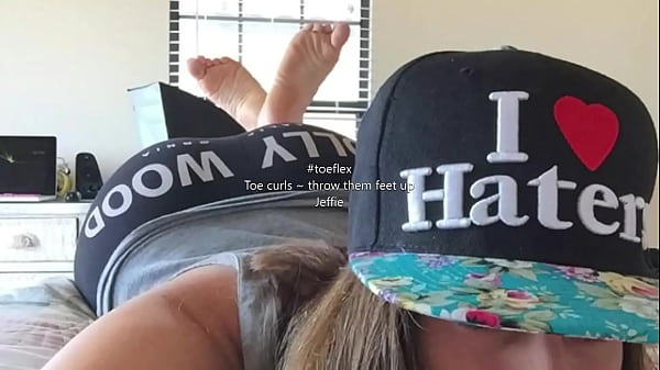 Barefoot booty_twerk flexthemtoes