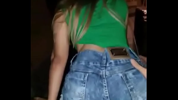 Play MP4 - Novinha Gostosa cheia de tes&atilde;o senta no cassete com  bermuda jeans