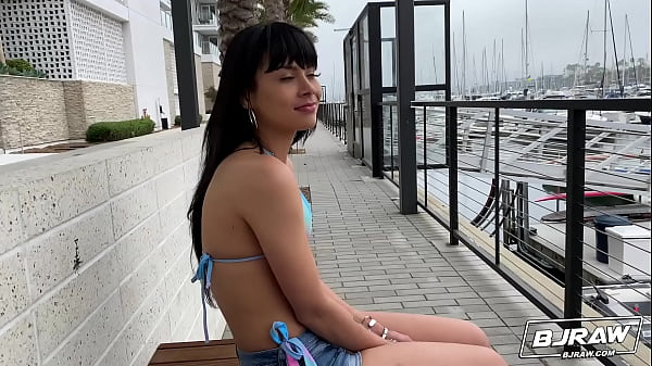 Play MP4 - BJRAW Ari Alectra aims to please