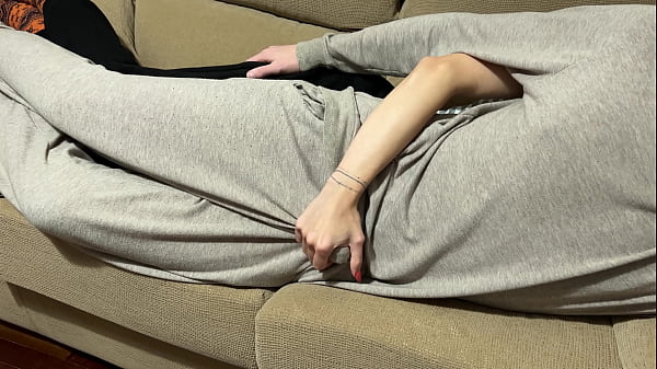 Play MP4 - Tight Handjob from slutty Stepsister