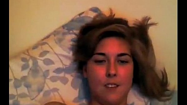 Nonton Sleazy Teenie Masturbates On Bed thumbnail