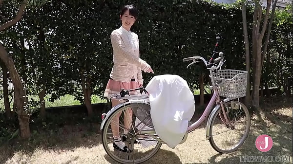Play MP4 - エロ自転車のサドルから覗き込んだら、くっきり食い込んだパンツが丸見え 泉水蒼空 &lbrack;bunc 003&rsqb;