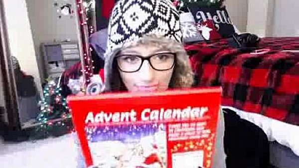 Babe pikpik flashing ass on webcam 