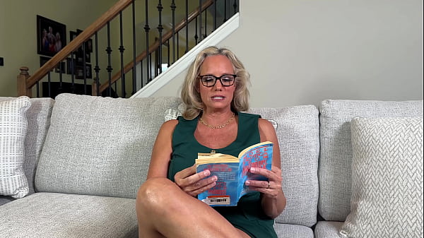 Play MP4 - Gilf of the Year Nina Nite reads to you