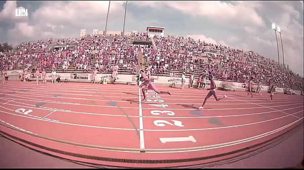 Tamu hurdlers clap the competition cheeks