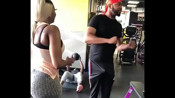 Play MP4 - Ebony phatass at gym