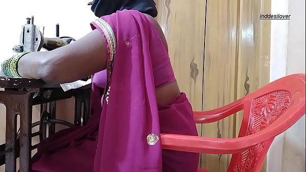 Play MP4 - टेलर ने नाप लेने के बहाने भाभी के साथ बनाये शारीरिक सम्बन्ध