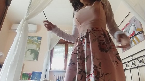 Play MP4 - italian mommy help ya to cum