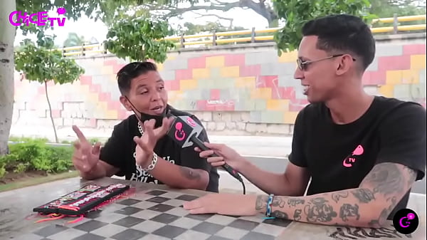 Sue&ntilde;a con ser gigolo pero no tiene la herramienta 