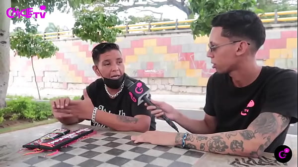 Sue&ntilde;a con ser gigolo pero no tiene la herramienta