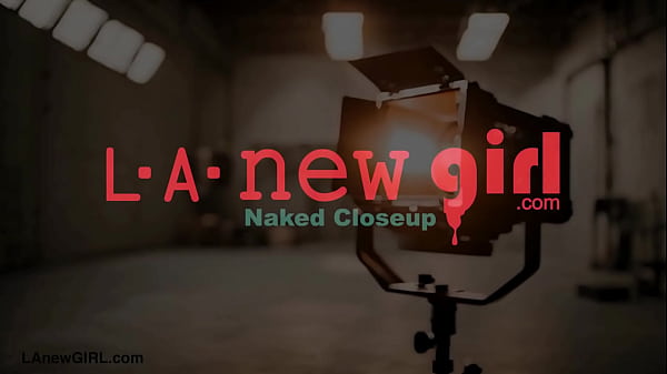 Nonton Pretty Teen Model Naked Close-up thumbnail