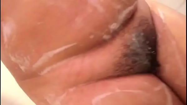 Michelle en la ducha