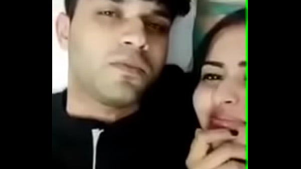 Nonton Desi Hottie Smooching thumbnail