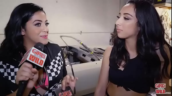 Play MP4 - Kiarra Orgasms in Leather