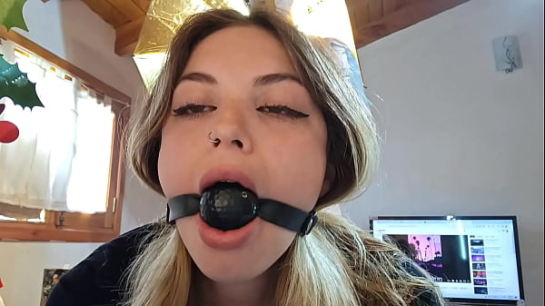 Play MP4 - Hot stepsister gives up her ass to be caught on webcam