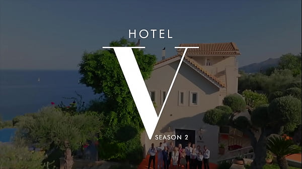 Tushy Hot Babes Ass Fucked In Threesome thumbnail