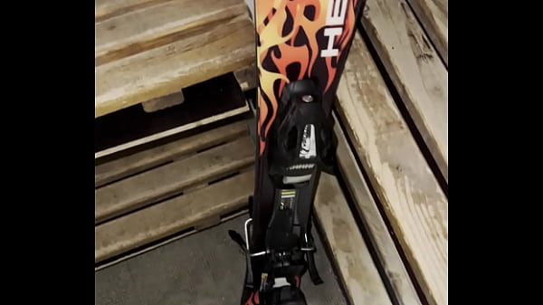 Nonton Lety Howl Drague Un Inconnu Anglais Au Casier &agrave; Ski Pour Ensuite Le Ramener ... thumbnail