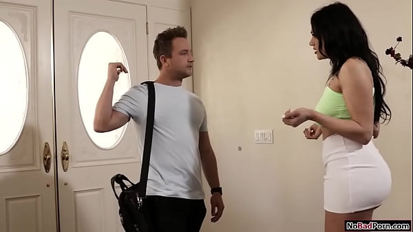 Cheating brunette milf twerks on a_dick