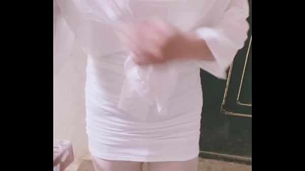 Play MP4 - 【露出】女装伪娘楼道自慰：包臀裙&sol;肉丝&sol;透明开衫