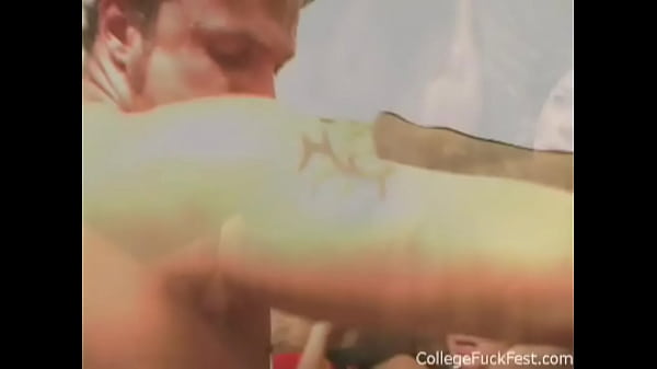 Play MP4 - Horny Couple Fucking Outdoor