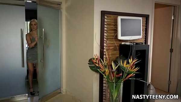 Nonton Jade The School Slut And Super Nerd Stucked! thumbnail