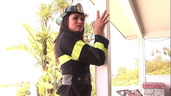 Nonton Young, Small-titted Firewoman Comes To Put Out The Flaming Limb thumbnail