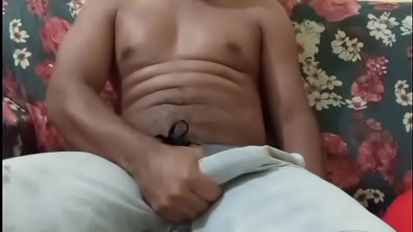 Moreno tarado mexendo na rola 