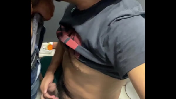 Homens Fazendo Sexo No Banheiro Do Terminal De &ocirc;nibus Na Madrugada. thumbnail