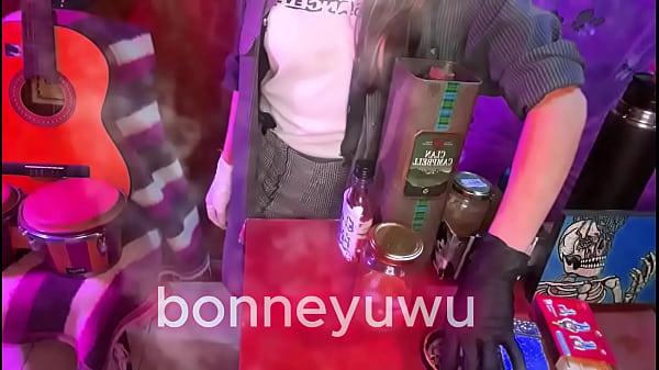Play MP4 - Bonneyuwu - 18&colon;36 bartender le paga a bonney por chupar un dildo