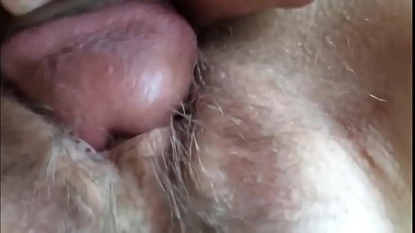 Play MP4 - ESPOSA GOSTOSA TRANSANDO COM ESTRANHOS E FILMANDO PARA O MARIDO CORNO