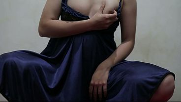 Cewek Semulus Ini Terpaksa Colmek Pakai Botol Masturbation In Satin Silk Dress Bokep Indo Terbaru thumbnail