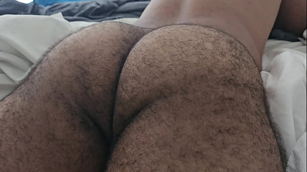 Macho Entrou No Quarto E O Puto Estava Pelado De Rabo De Pra Cima. thumbnail