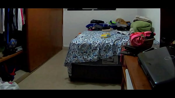 Vecino Se Mete De Contrabando Para Follarme Mientras Mi Marido Est&aacute; En El Ba&ntilde;o Y Me Pone A Mamar Y Me Culea En Cuatro thumbnail