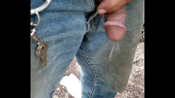 Outdoor piss.