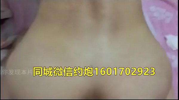 夫妻大白天一边干一边自拍