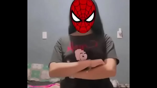 Pendejita moviendo el culito