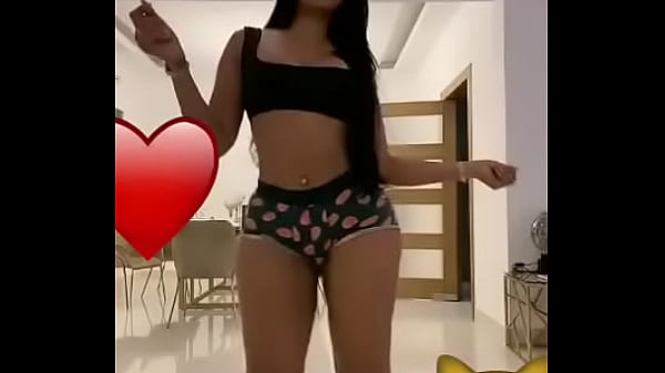 Nonton Novinha Do Pepekao Gigante Rebolando Sua Bunda Deliciosa Deixando Todos De Pau Duro thumbnail