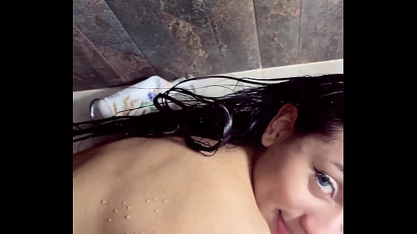 Nonton Golosa En El Ba&ntilde;o thumbnail