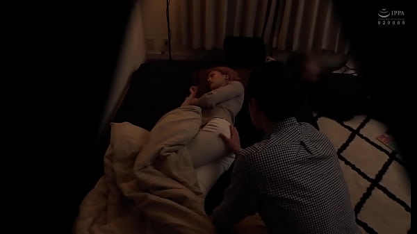 目を覚ますと、無防備な彼女の姿が。●いに任せてちょっとイタズラをするだけのつもりが、なかなか起きないのをいいことに、こっそり生ハメ。 n6ajv