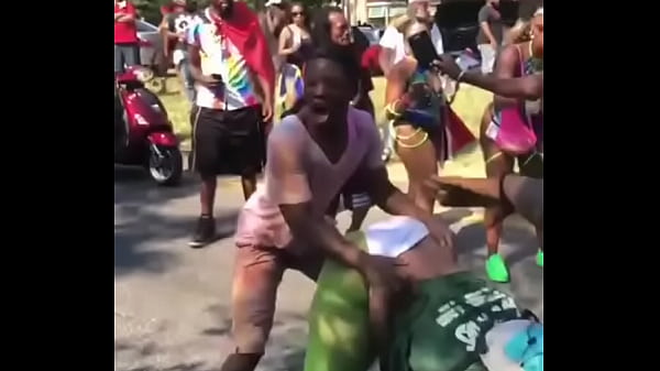 Play MP4 - Marido indo a roda da esposa