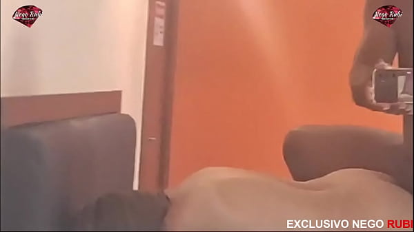 Peguei de quatro 4 pra ver at&eacute; quanto ela aguenta, a vagabunda indo mais rola 