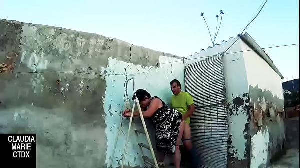 Play MP4 - Deja de limpiar y ponte a follar gorda guarra