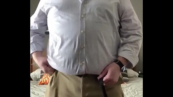 Urso coroa se exibindo 