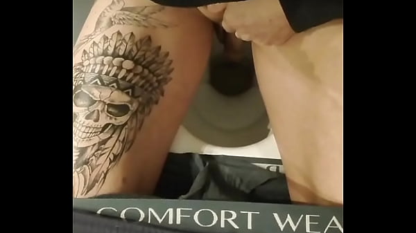 Je pisseen grosplans et je fais des gros proutes qui chlinguessur leschiottes