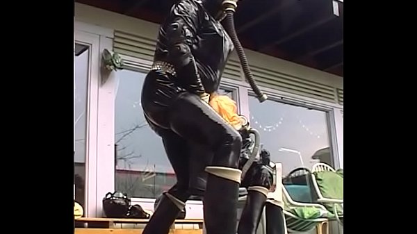 Roxina2007FetishRubberSluOut280404XL.WMV 