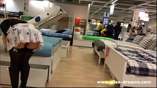 Upskirt_and flashing no_panties_in a famous shop 3