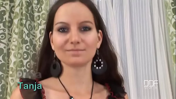 Slap her muffin with your tongue!