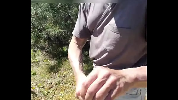 Play MP4 - je pisse avant d'enfiler mon short de salope pour aller a la plage&comma;